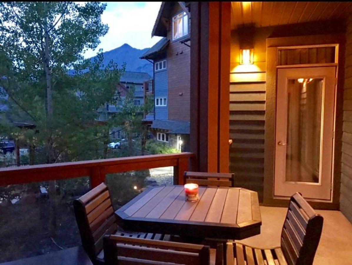 Luxurious & Spacious Mountain Retreat Canmore Esterno foto
